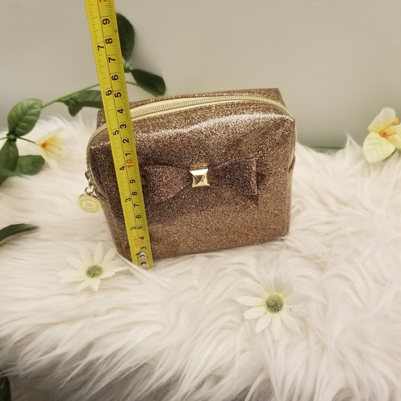 Small Gold Glitters Makeup Cosmetic Bag. - Picture 4 of 10